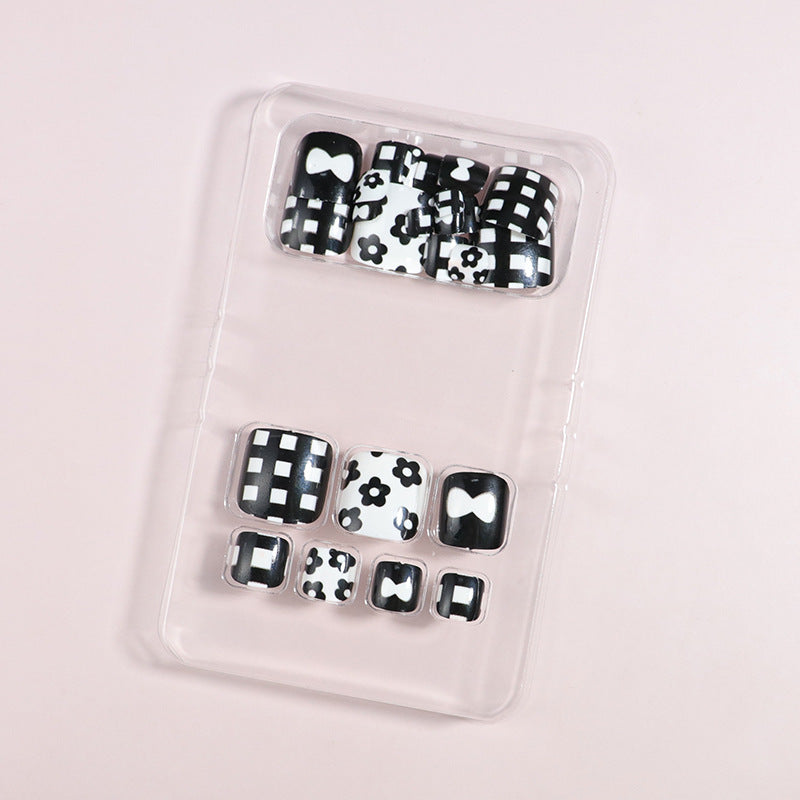 Künstlerisches Floral Press-On Nagelkunst Set Brehn