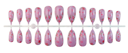 Kunstnagelset mit elegantem French-Tipp und schimmernden Akzenten Brehn
