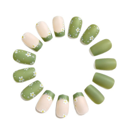 Floral Accent Nail Art Brehn