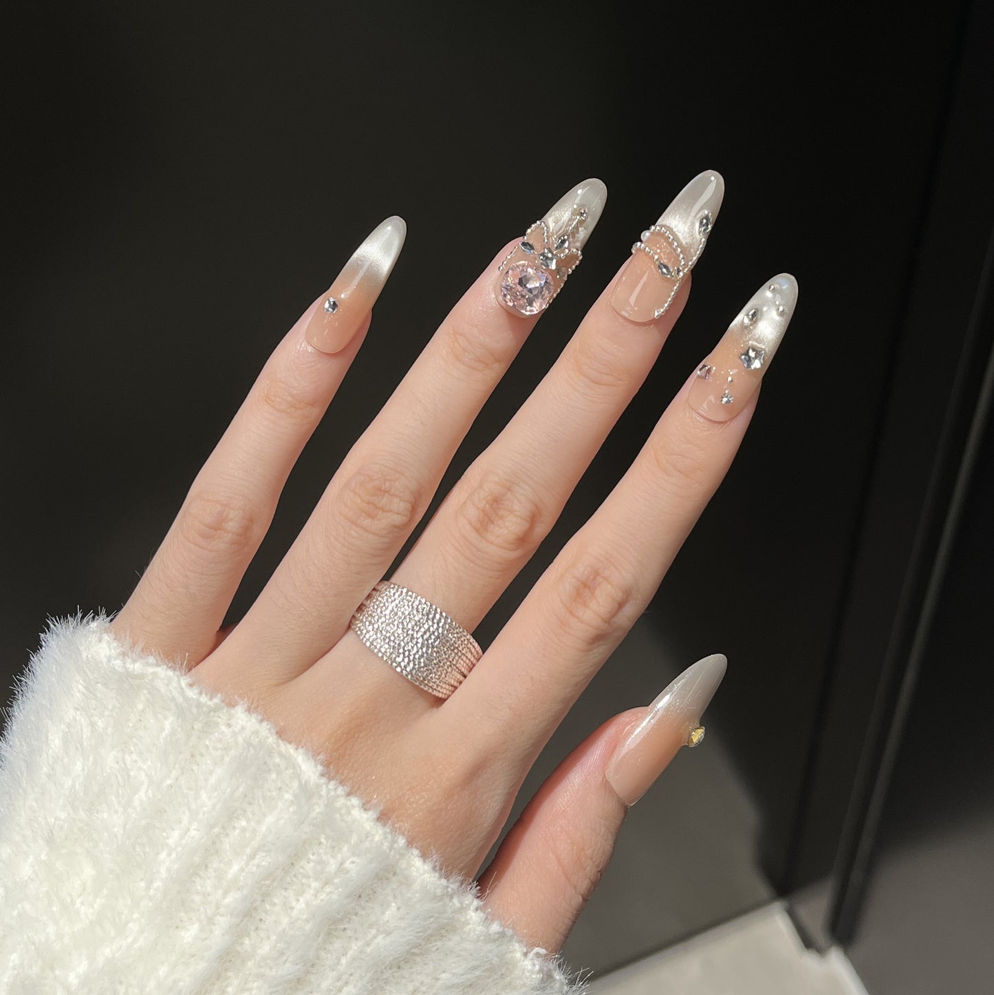 Luxus mit Rhinestones verzierten Nagelkunstverlängerungen Brehn