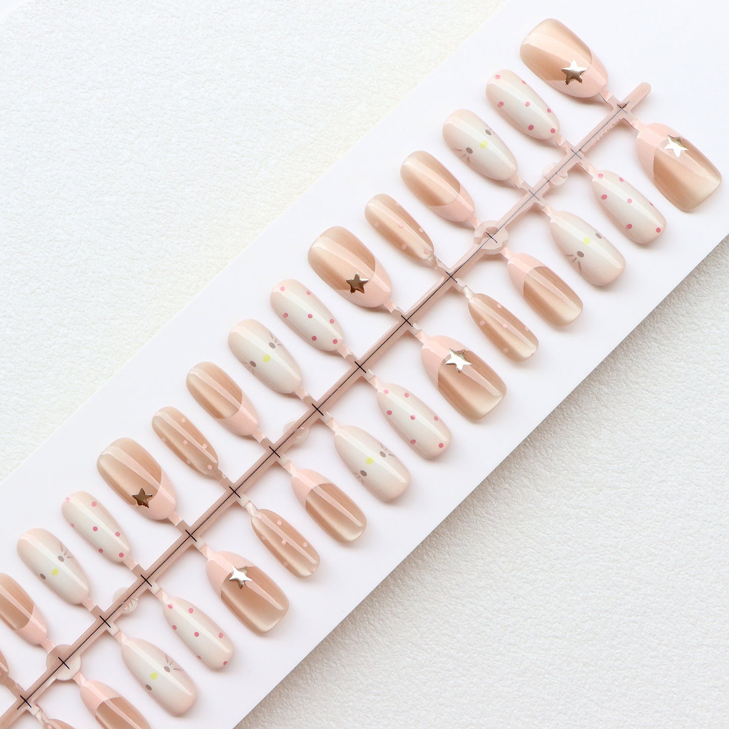 Elegantes Minimalistisches Press-On Nagelset Brehn