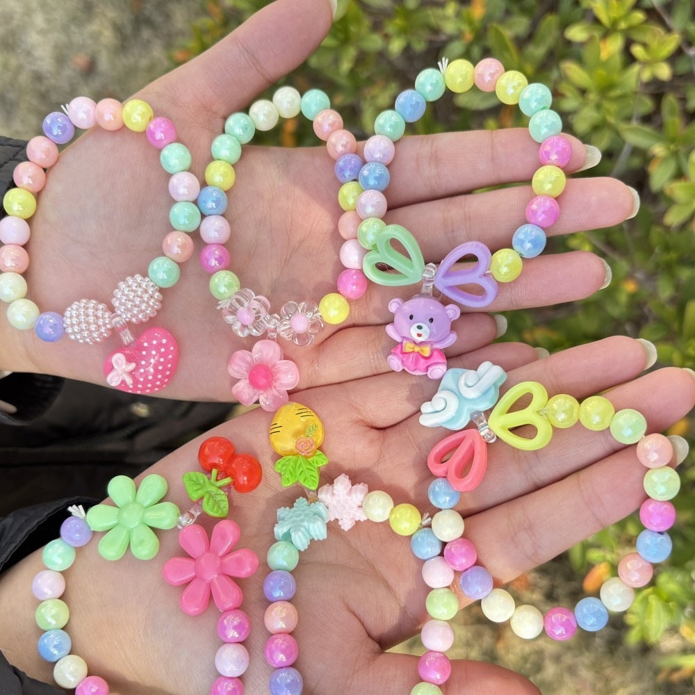 Buntes Armband mit Blumenanhängern Brehn