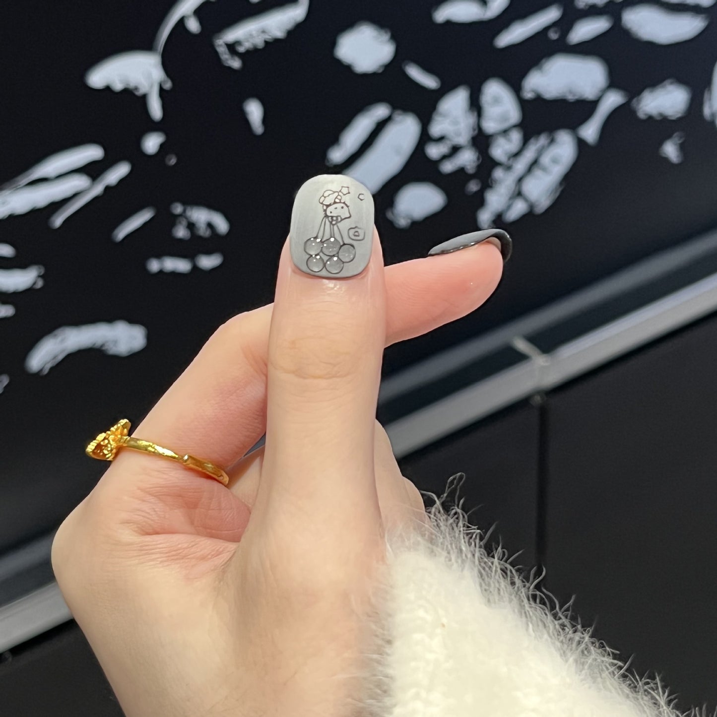 Künstlerisches Press-On Nagelset mit verspielten Charakterdesigns Brehn