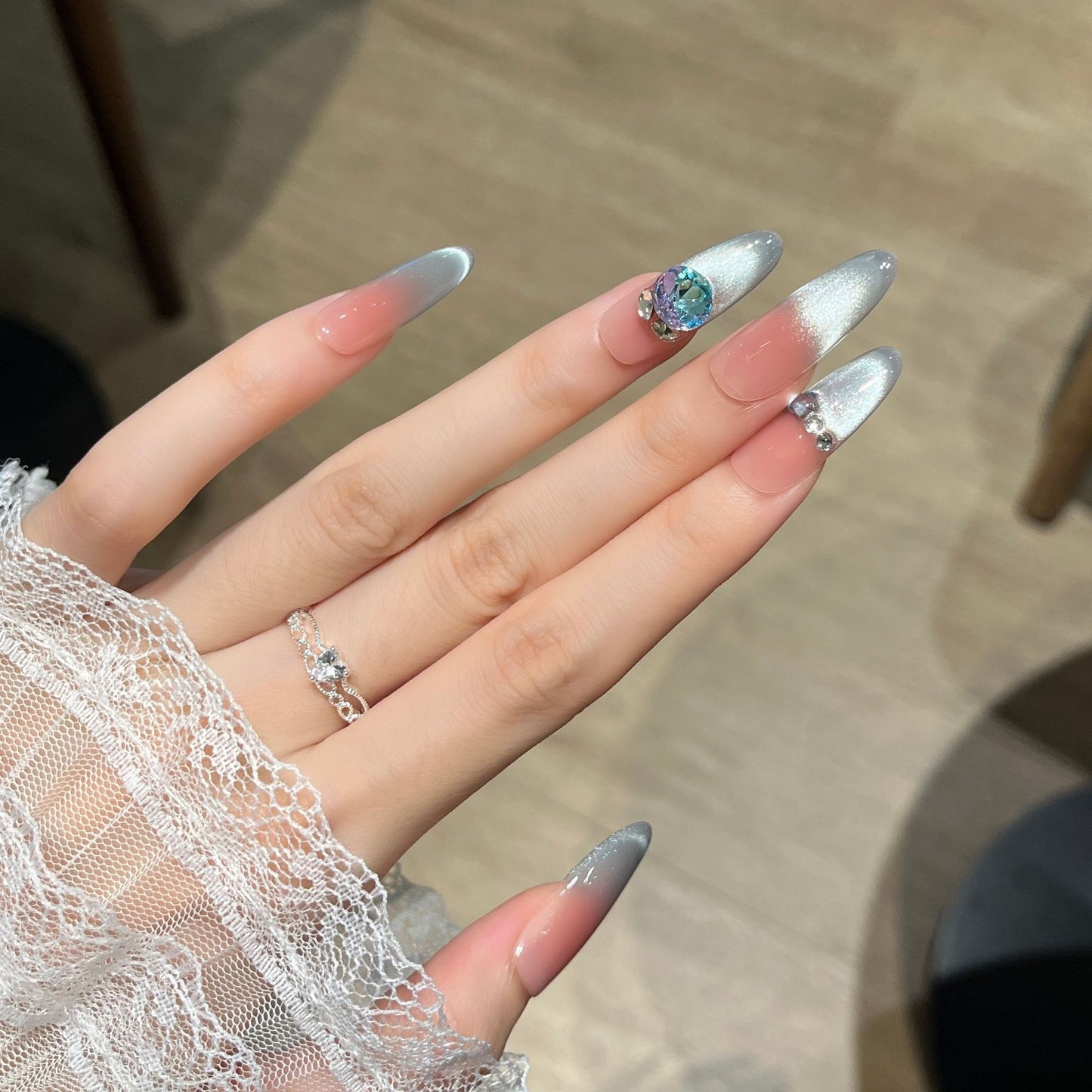 Premium Glossy Nagelverlängerungen mit Strassdetail Brehn
