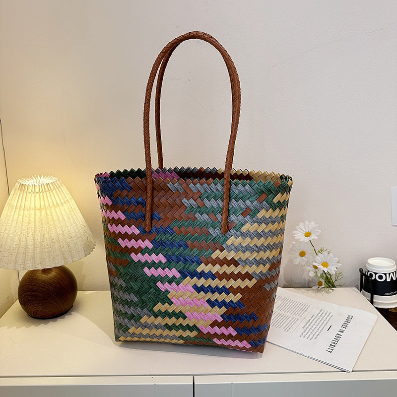 Handgewebte mehrfarbige Strohtasche