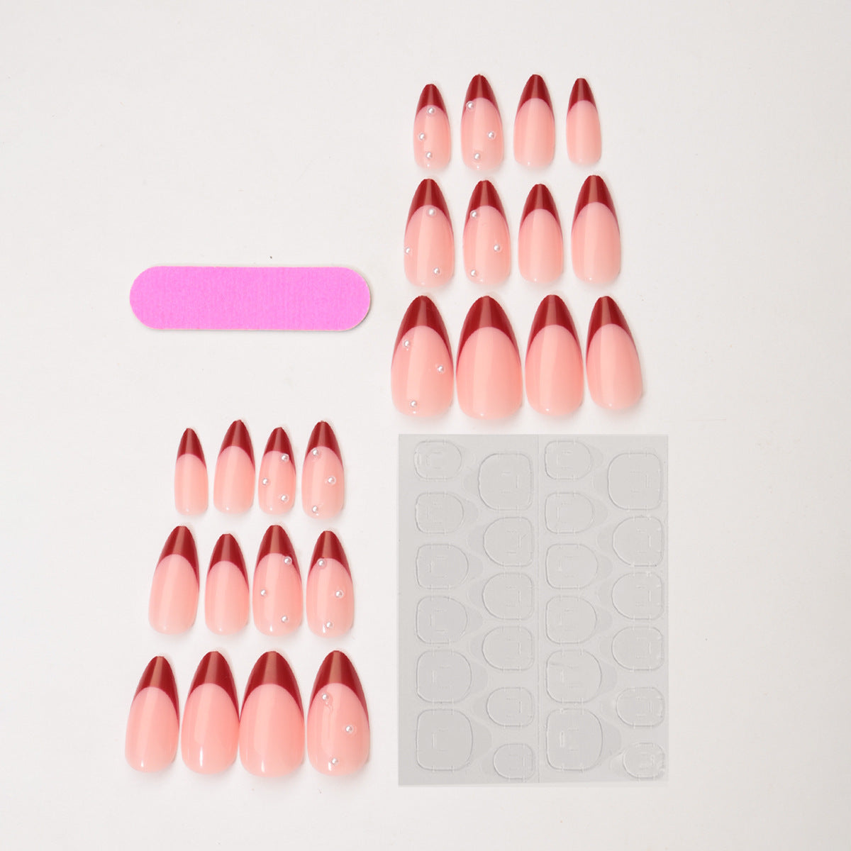 Kunstnagelset mit glamourösen Akzenten und eleganten Spitzen Brehn