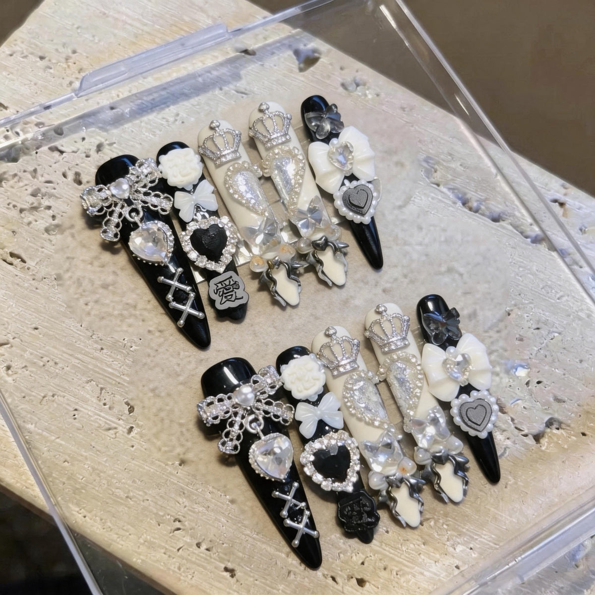 Gothic-inspirierte dekorative Nagelkunst-Clips