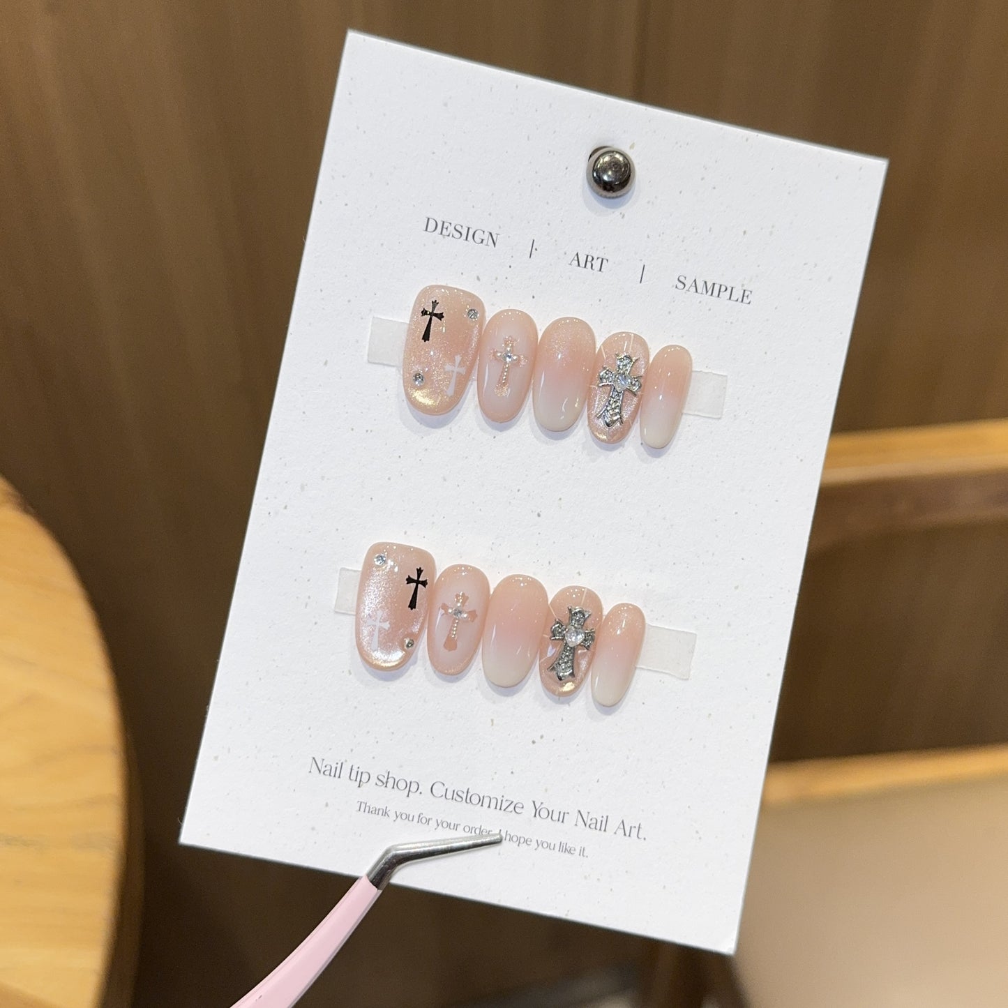 Künstliche Nagelspitzen mit Kreuzdesign Brehn