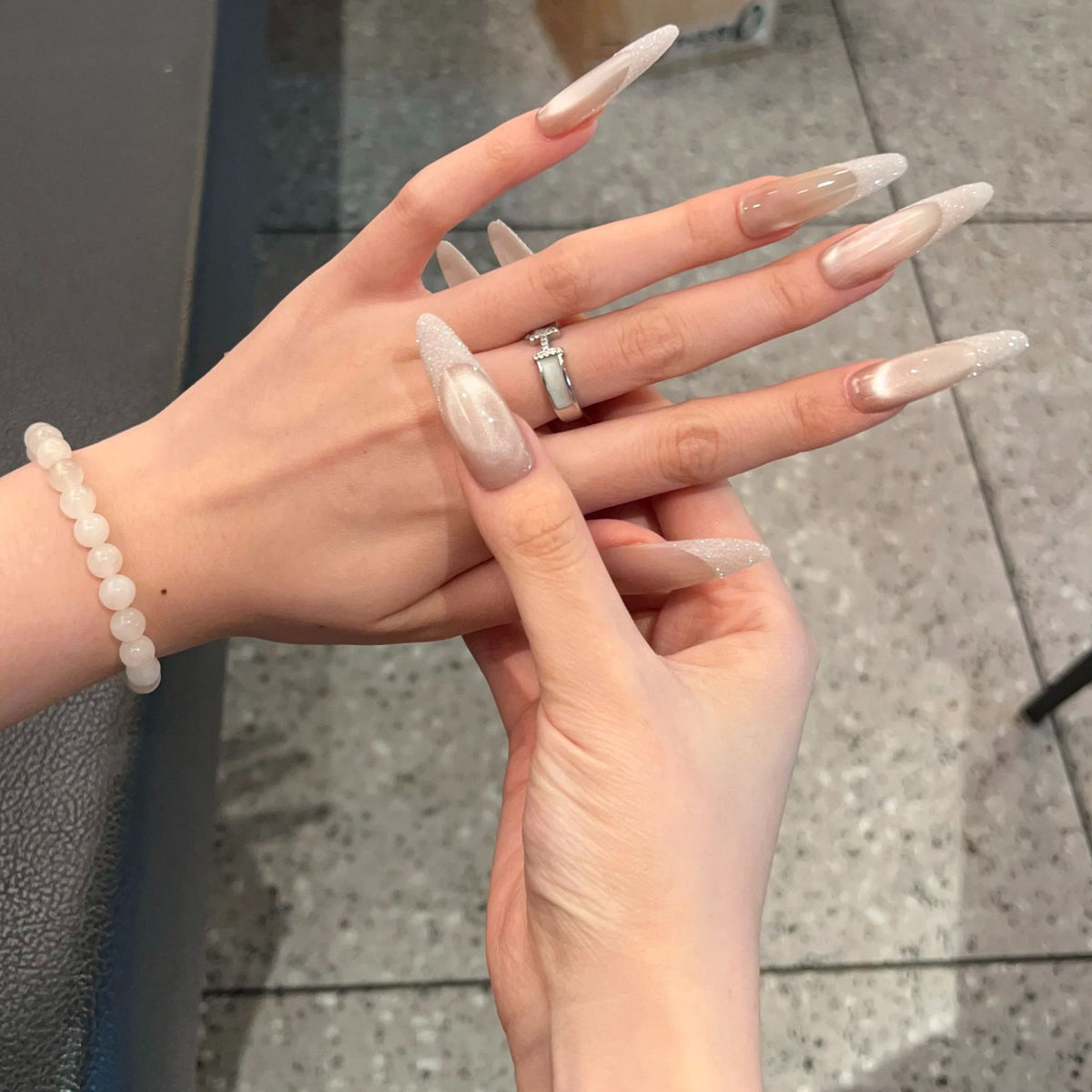 Glänzendes Press-On Nails Set Brehn