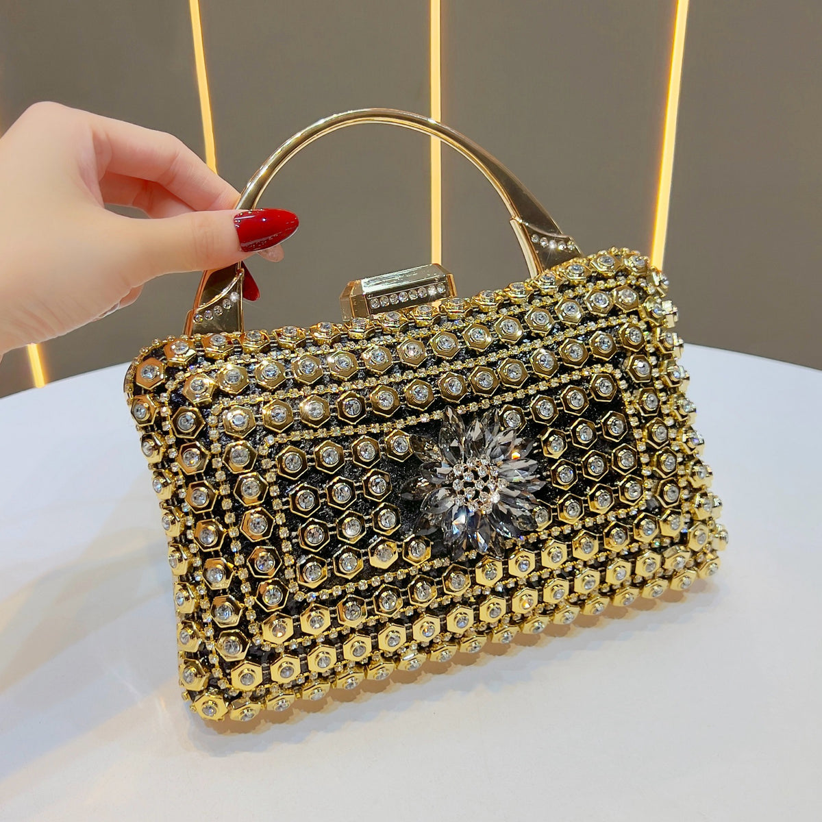 Edelstein-besetzte Abendhandtasche
