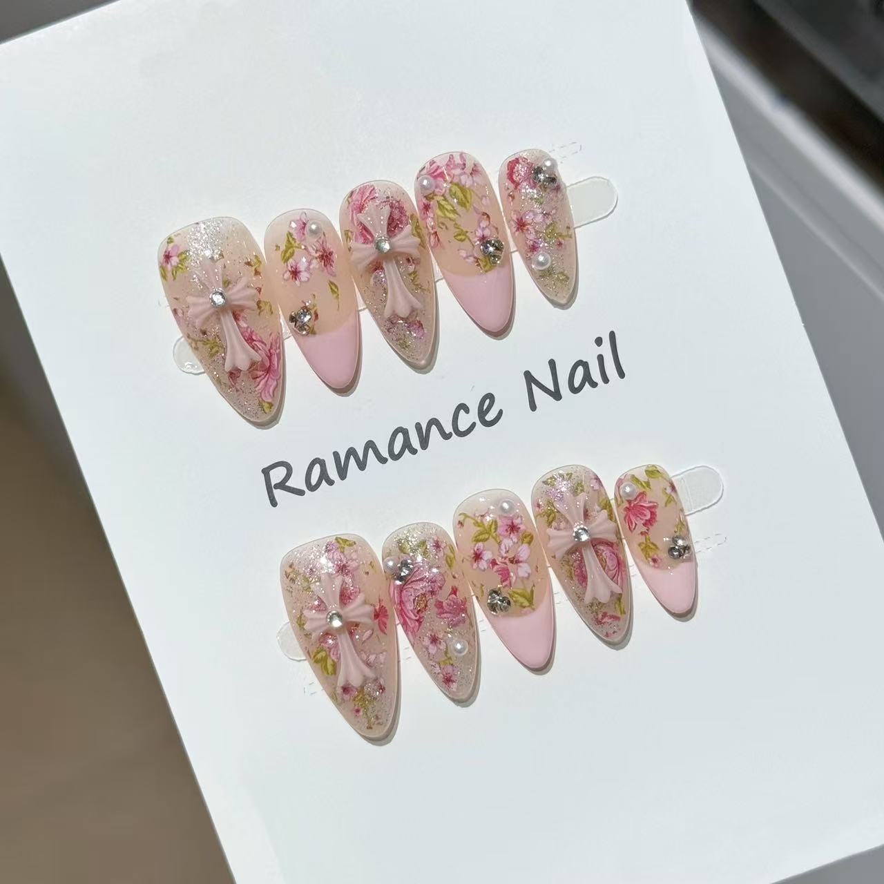 Floral Themed Press-On Nail Set Brehn