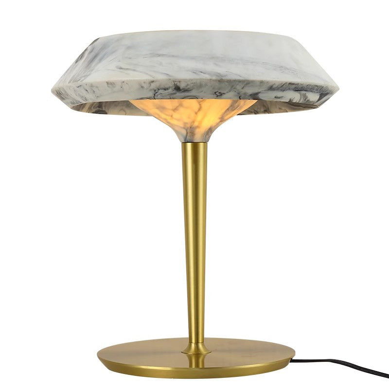 Elegante Moderne Tischlampe mit Marmorbasis und goldener Akzent
