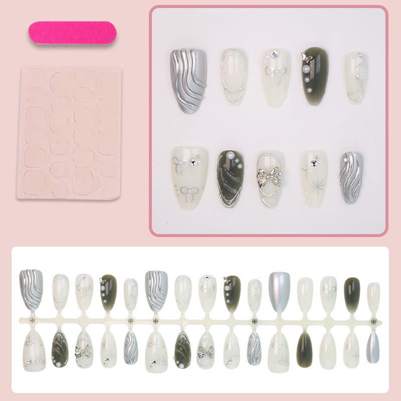 Kunstnagelset mit luxuriösen 3D-Verzierungen und eleganten Stein-Akzenten Brehn