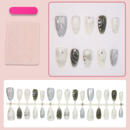 Kunstnagelset mit luxuriösen 3D-Verzierungen und eleganten Stein-Akzenten Brehn