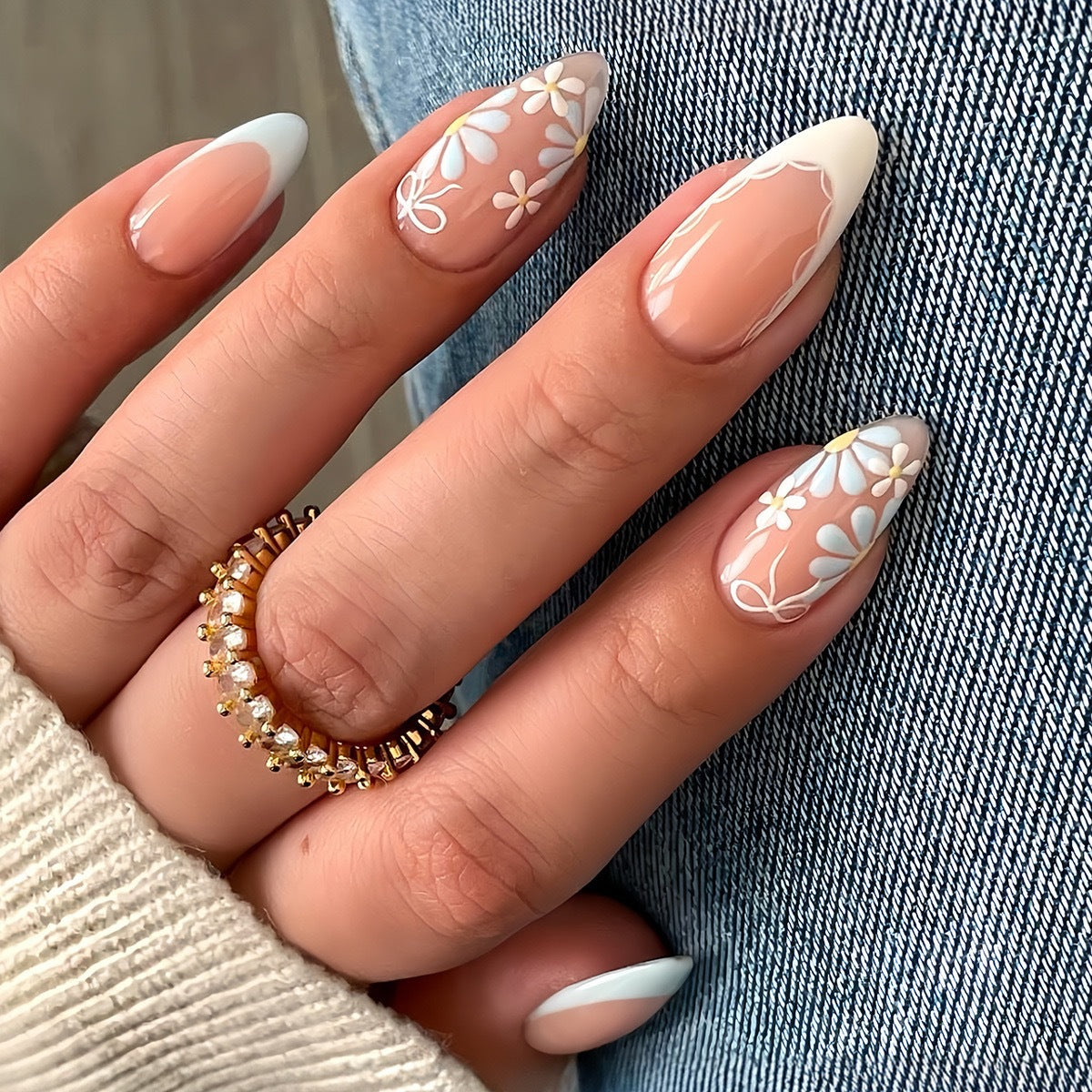 Elegante florale Nagelkunst Verbesserungen Brehn
