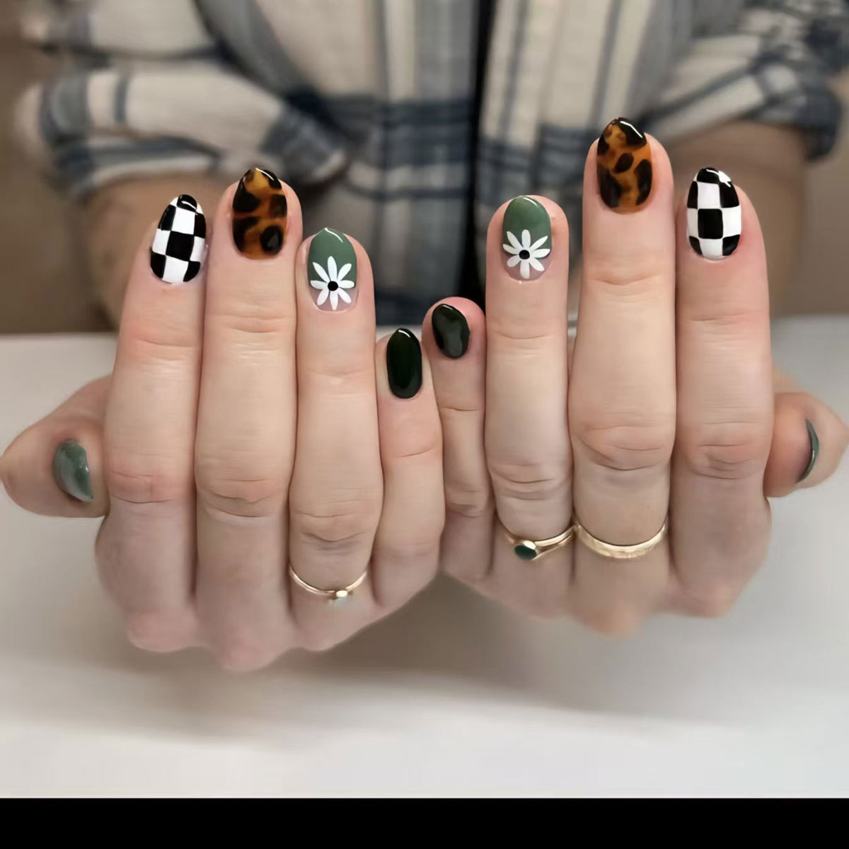 Künstlerisches abstraktes Nageldesign