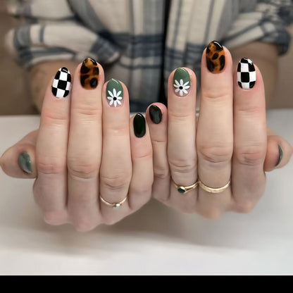 Künstlerisches abstraktes Nageldesign