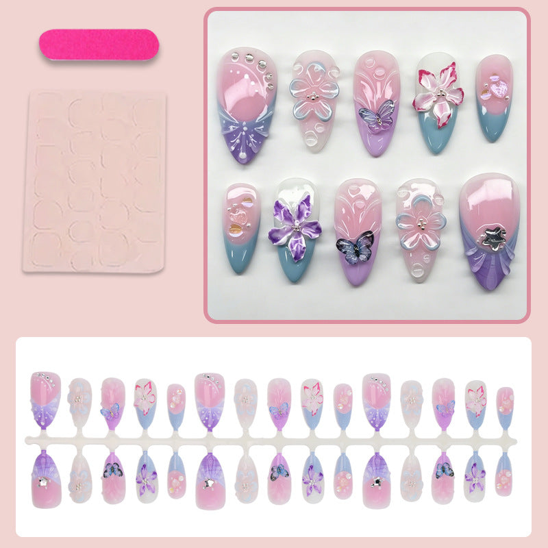Kunstnagelset mit eleganten Blumen- und Schmetterlingsverzierungen Brehn