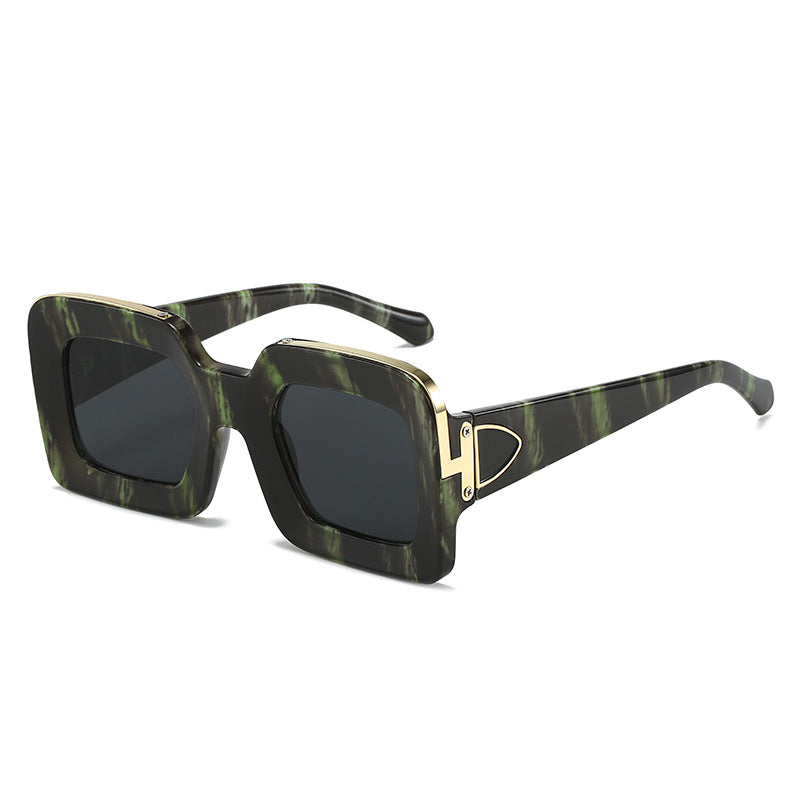 Damen quadratische Sonnenbrille mit luxuriösem Design und goldenen Akzenten Brehn