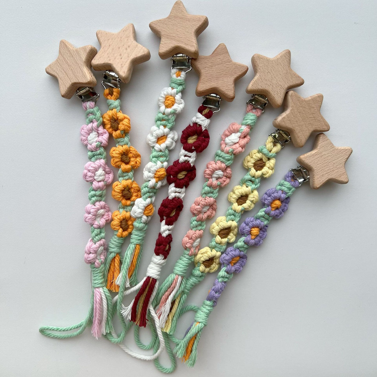 Makramee Kinderwagen- und Schnuller-Lanyard mit Holzstern-Clip
