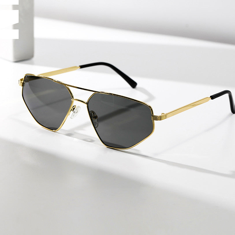 Damen geometrische Sonnenbrille mit elegantem Metallrahmen Brehn