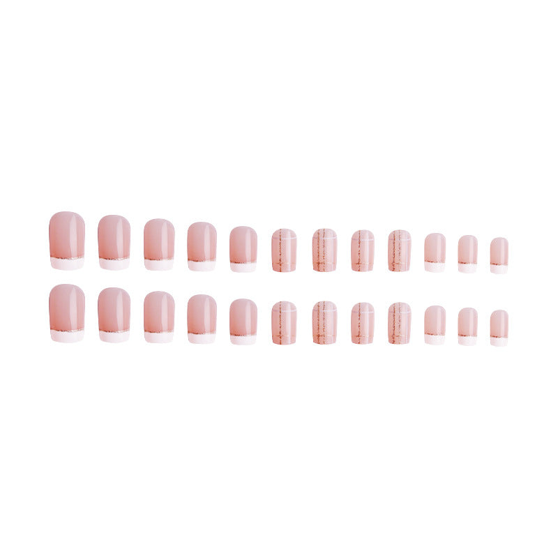 Kunstnagelset mit elegantem French-Tip und modischen Verzierungen Brehn