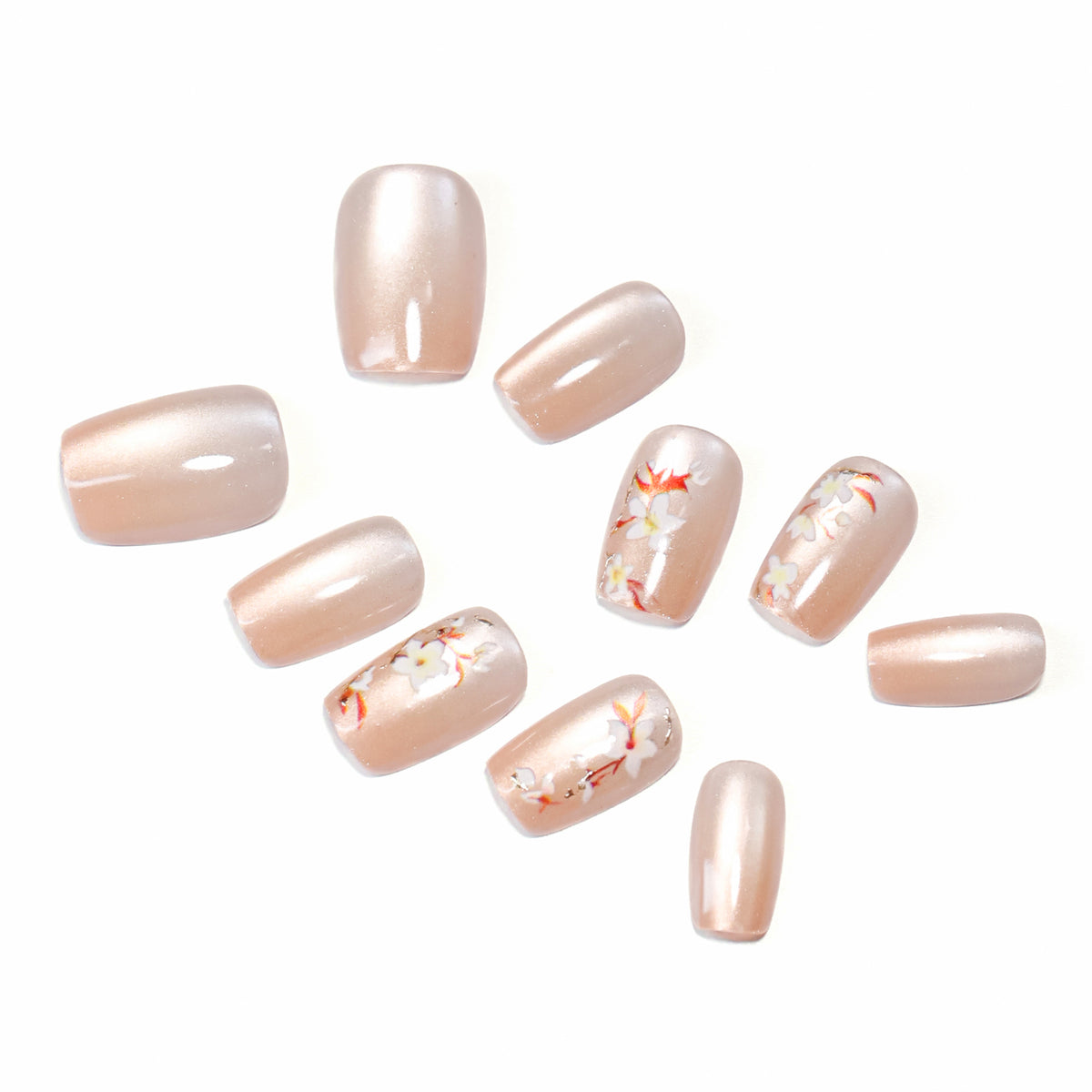 Künstliche Nagelkunst mit zeitlos floralem Design Brehn
