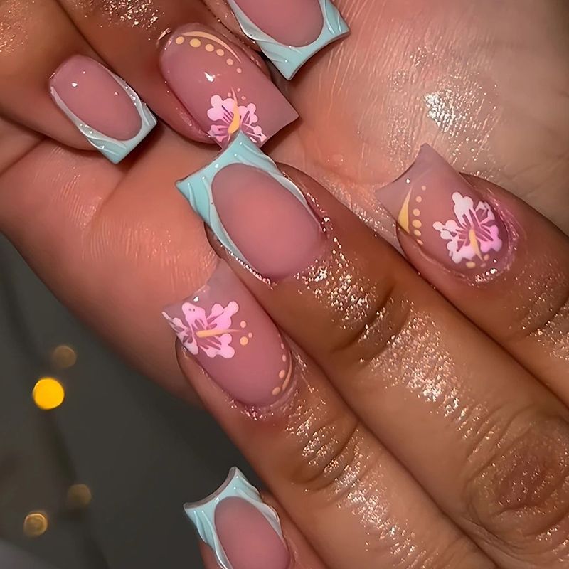Kunstnagelset mit floralen Motiven und Glanzakzenten Brehn