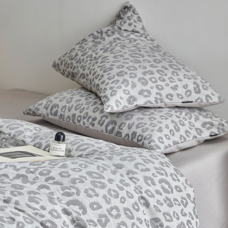 Elegante Bettwäschegarnitur aus Baumwoll-Lyocell-Mix mit feinem Blumenjacquard und verdecktem Hotelverschluss