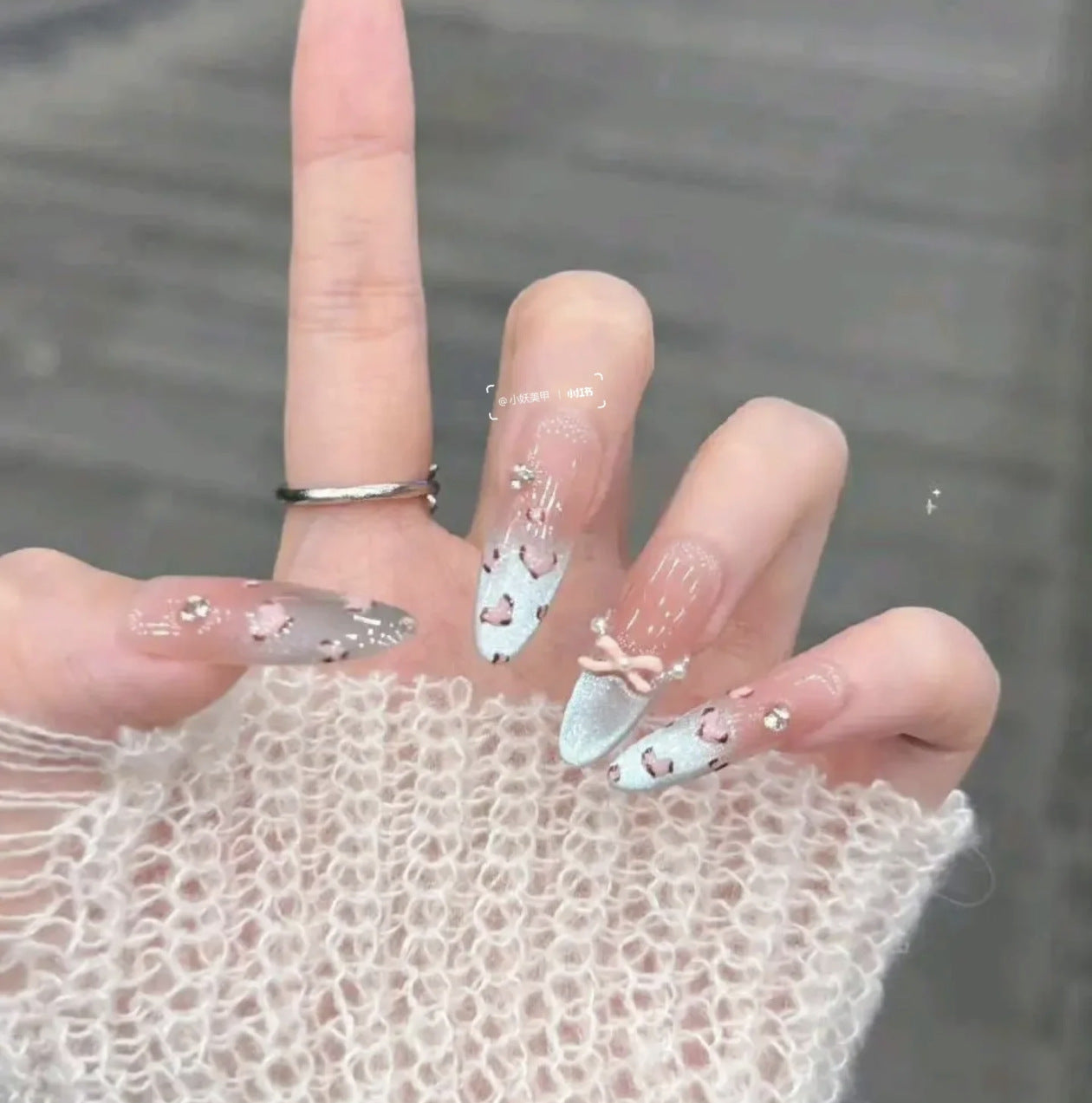 Künstlerisches Press-On-Nagelset mit Sternenmotiv Brehn