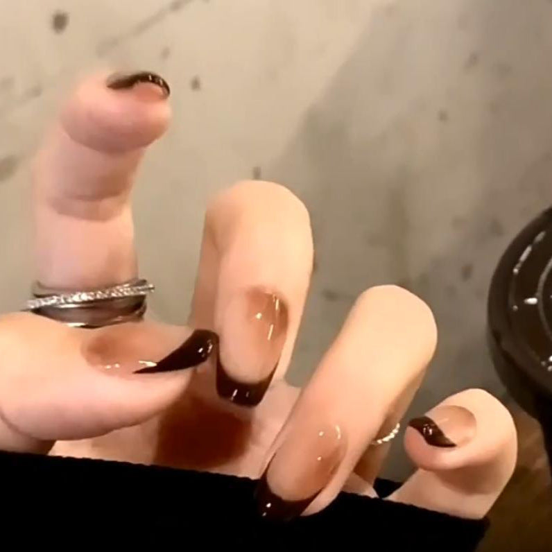 Kunstnägel Im Modernen French-Look mit Glanz Brehn