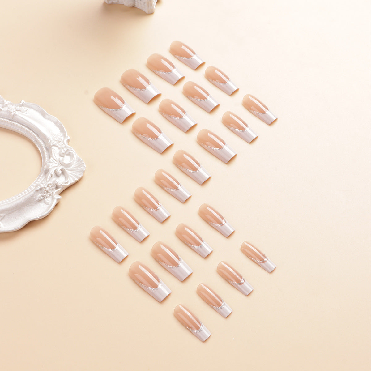Dekoratives French Tip Press-On Nagelset Brehn