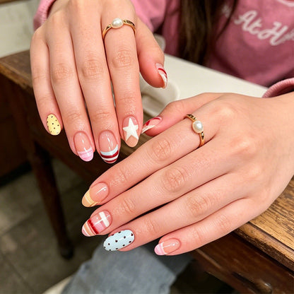 Kunstnagelset mit fröhlichen Mustern Brehn