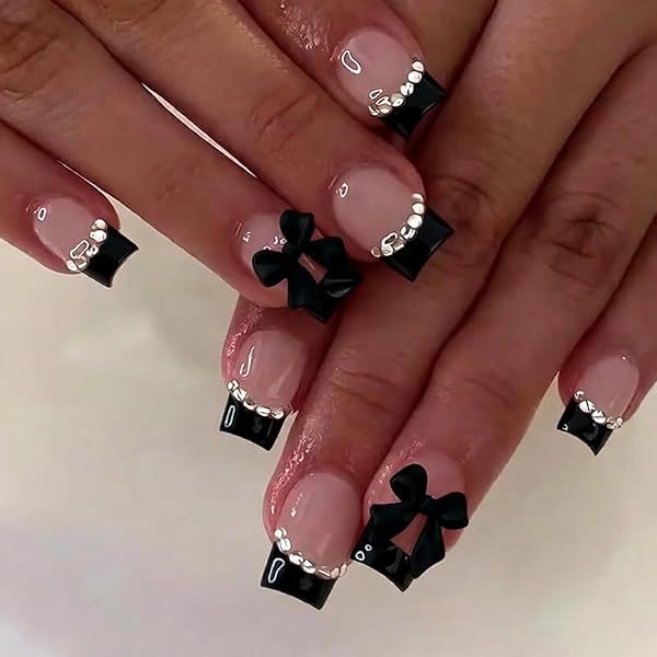 Kunstnagelset mit eleganten Schleifen und Glitzerverzierungen Brehn