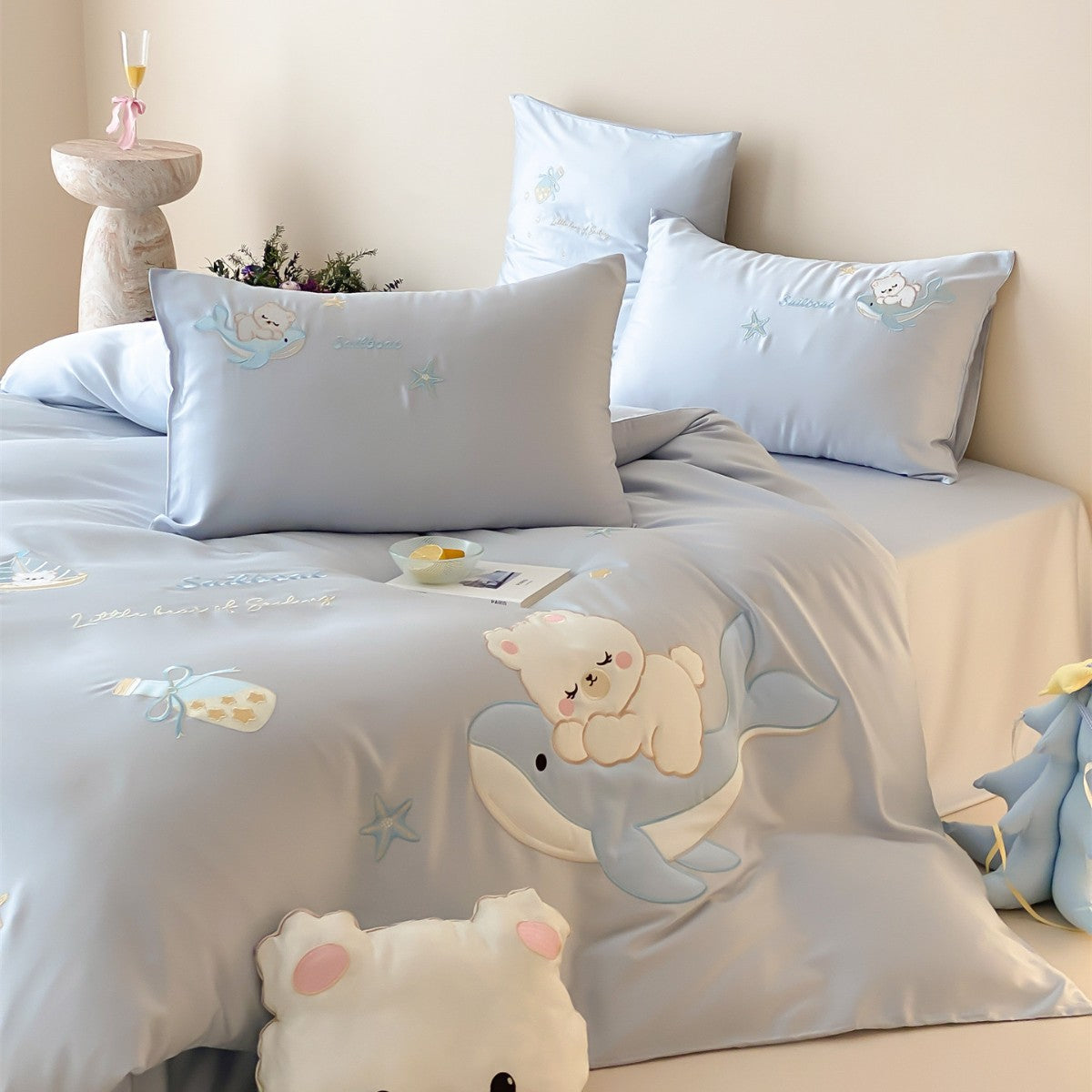 Kinder besticktes Baumwollsatin Bettbezug Set mit Plüschbären-Applikation & Wal-Motiv