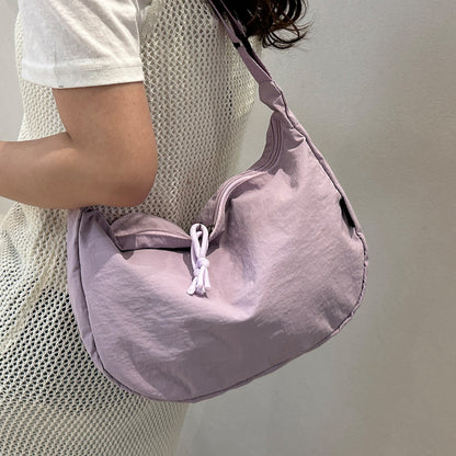 Bequeme lockere Schultertasche