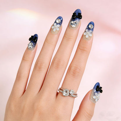 Dekorative Glam Nagelspitzen