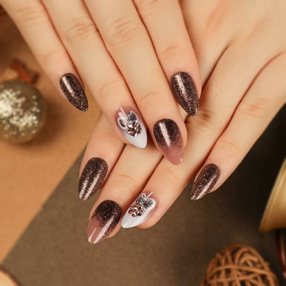 Kunstvolle Nagelverlängerungen mit Glitzer- und Herzmotiv Brehn