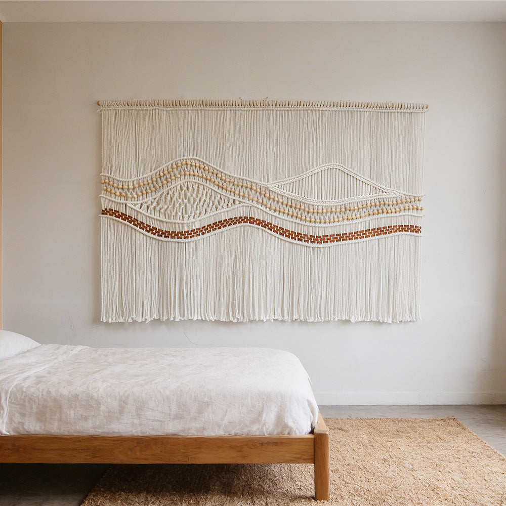 Künstlerische Makramé-Wandbehang mit eleganten Wellenmustern