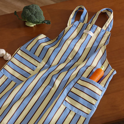 Latzschürze mit gekreuzten Trägern und großen Vordertaschen Brehn