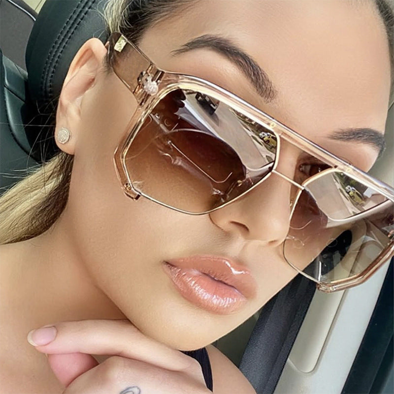 Damen modische Oversized-Sonnenbrille mit eleganter, facettierter Rahmenkonstruktion Brehn