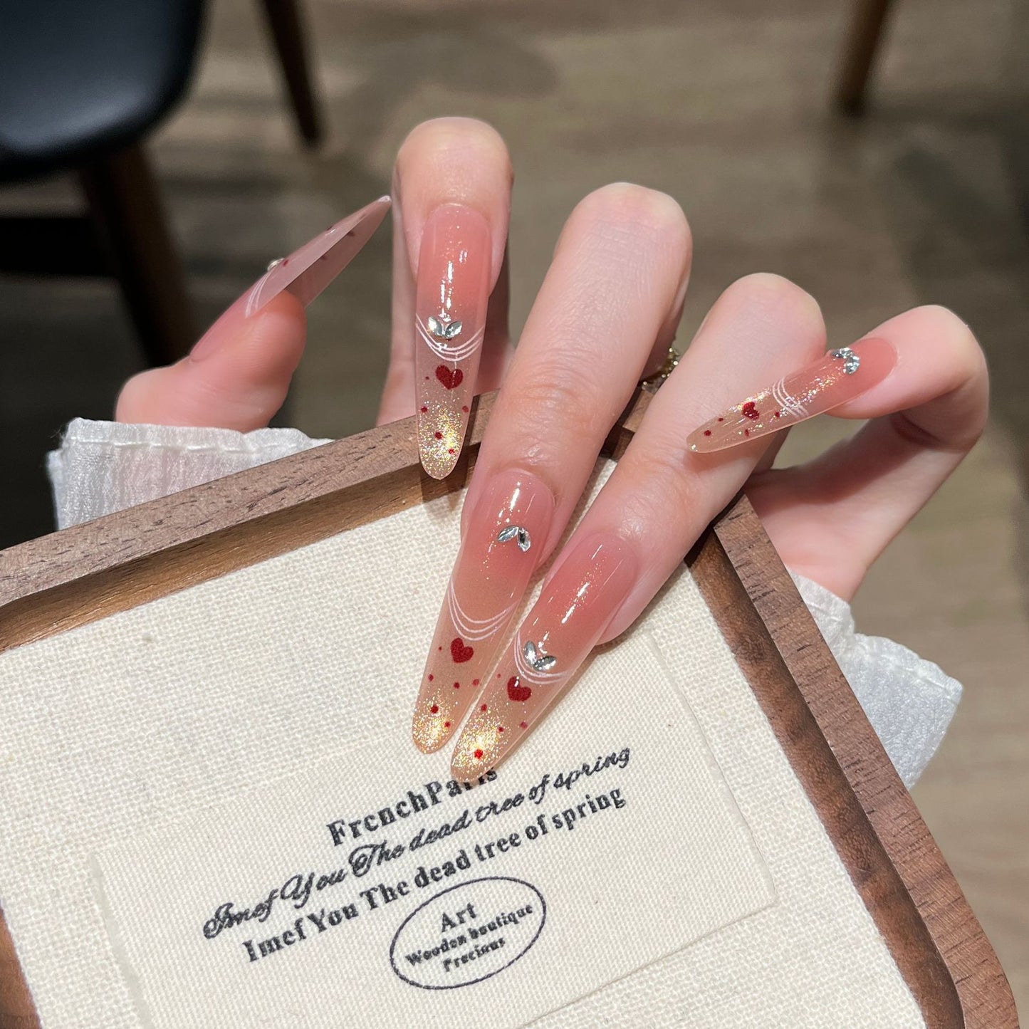Künstlerische, urlaubsbezogene Press-On-Nagelkunst Brehn