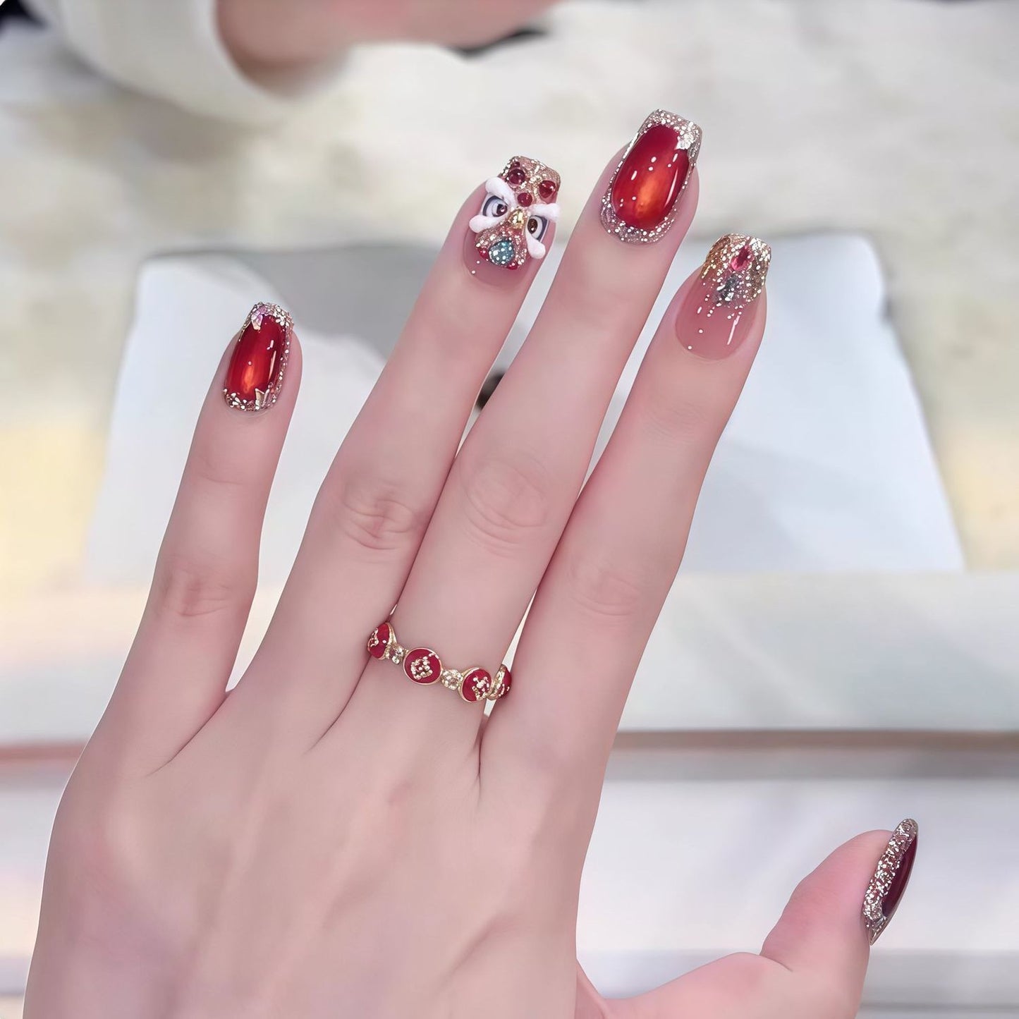 Elegantes mit Edelsteinen verziertes Press-On-Nagelset Brehn
