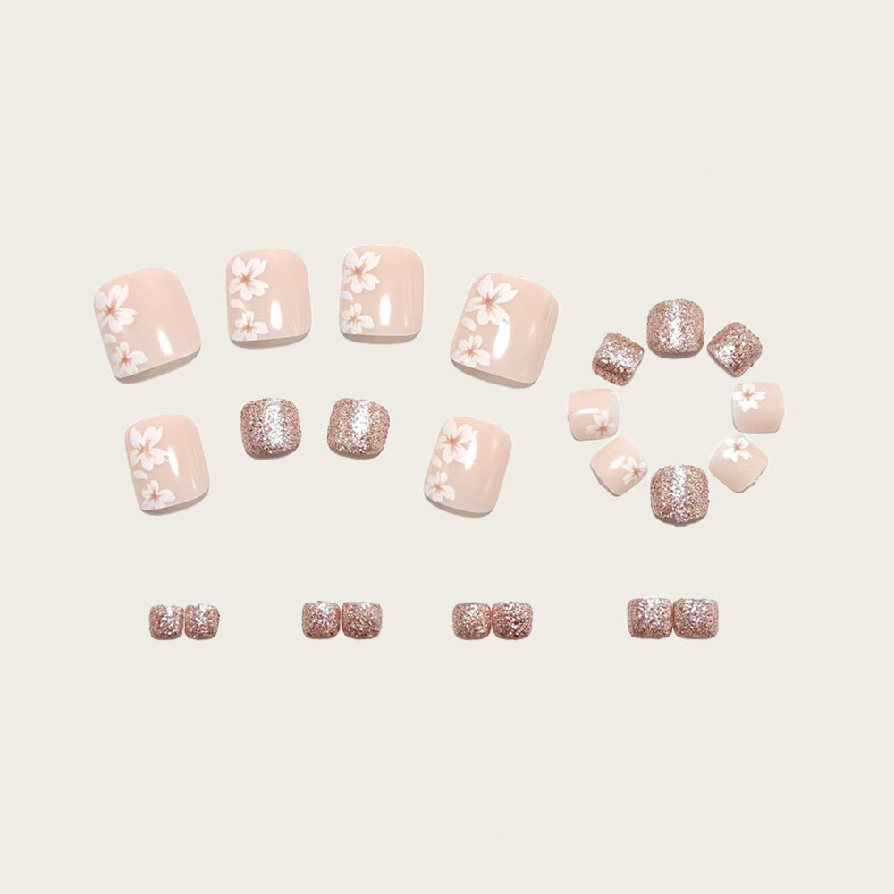 Kunstnagelset mit floralen und glitzernden Akzenten Brehn