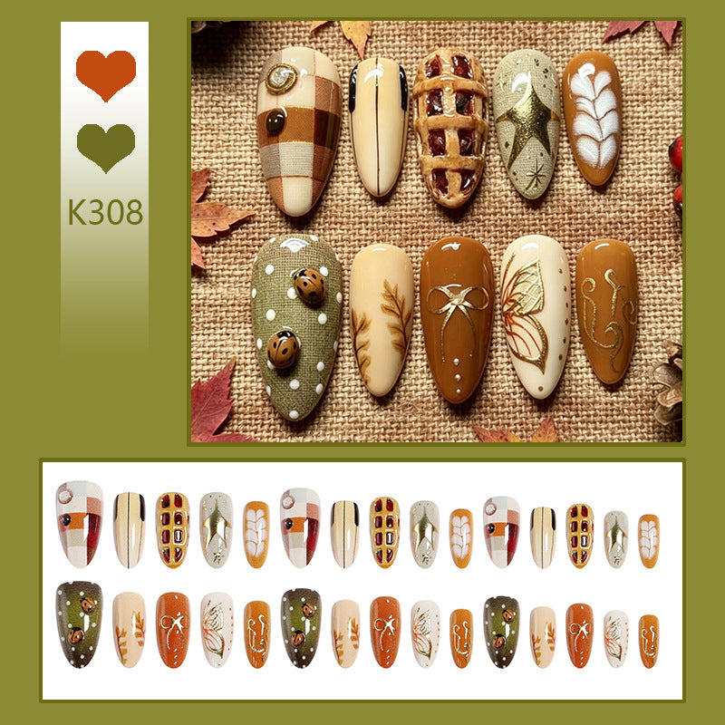 Kunstnagelset mit handgefertigten botanischen Mustern und eleganten Akzenten Brehn