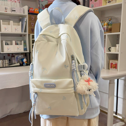 Stylischer Multi-Taschen Rucksack mit pelzigem Schlüsselanhänger Brehn