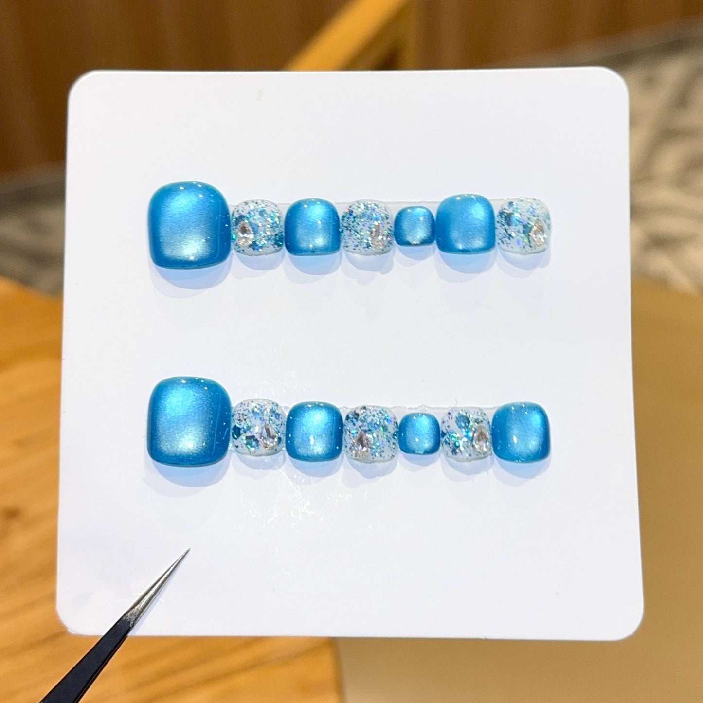 Funkelnde Kunstnägel mit Glamourösem Design Brehn