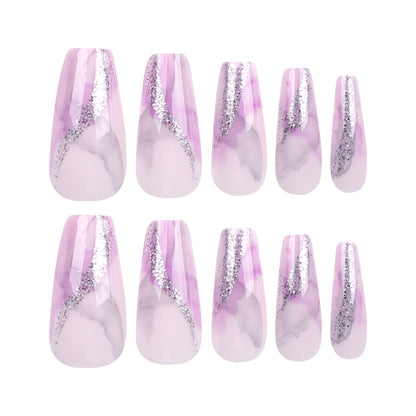 Kunstvolle Nailart mit Glitzerdetails Brehn