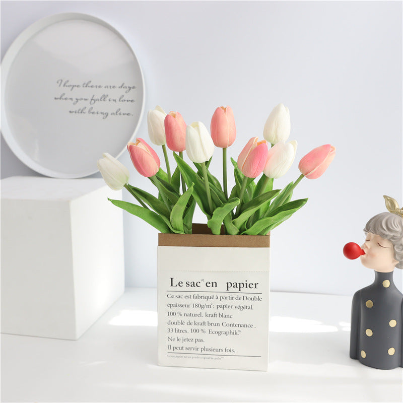 Künstlicher dekorativer Tulpenstrauß