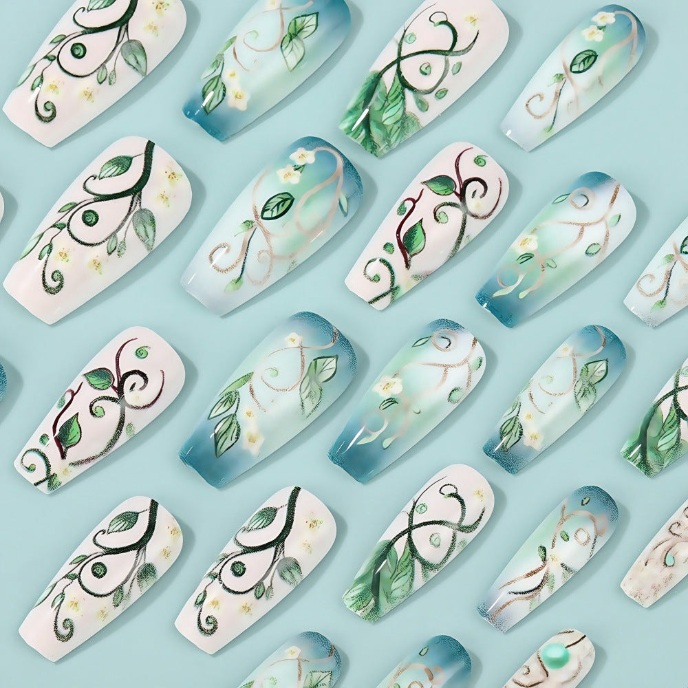 Kunstnägel Set mit floralen Designs Brehn